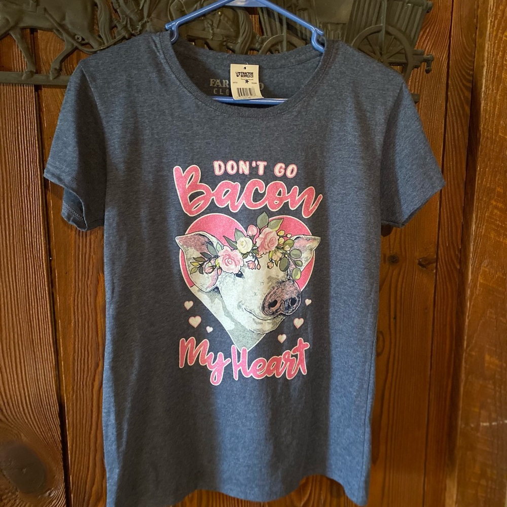 Tractor Supply Farm Fed Funny T-Shirt M Medium Pig bacon